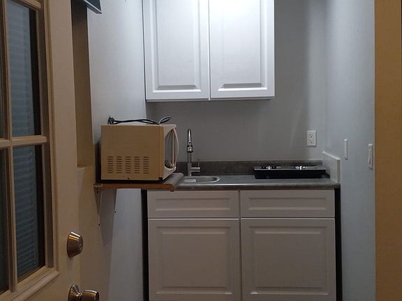 5th image of 1631 N Buena Vista St #B