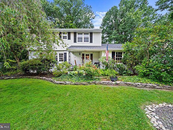2nd image of 2406 Raven Rd