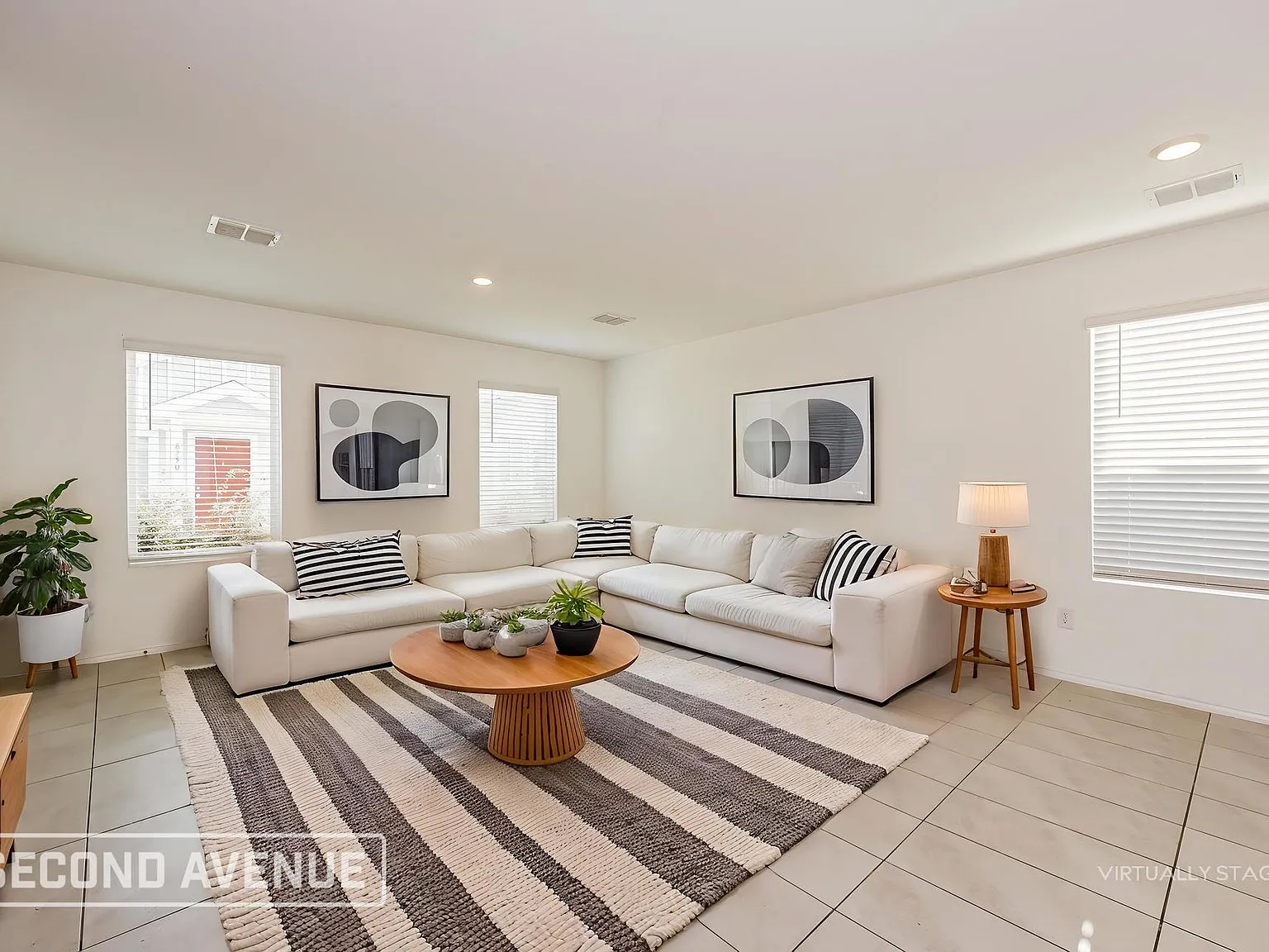 3 bed, 2.0 bath, 1028 sqft, $2,299 — Photo 2