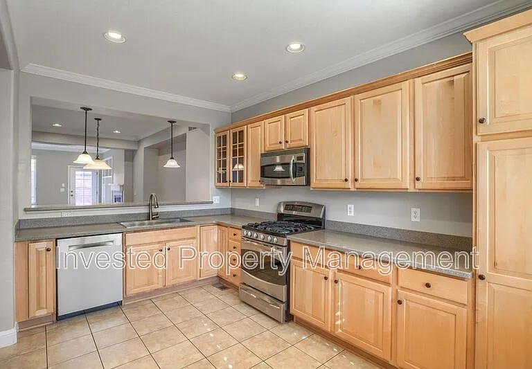 9531 Cedarhurst Ln #D — Photo 8