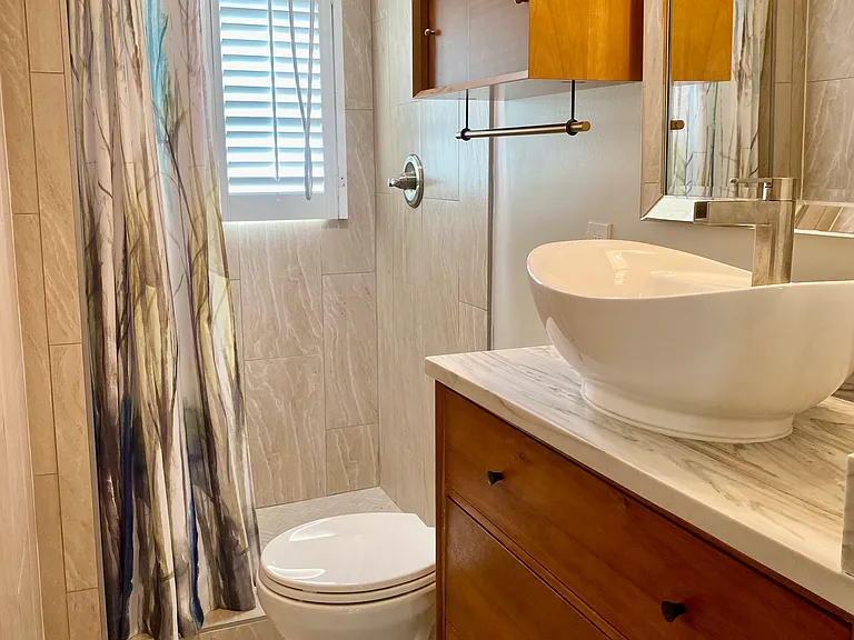 2109 Pine Tree Dr #4 — Photo 18