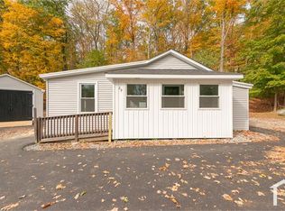 29 Groton St, Pepperell, MA 01463