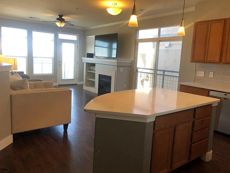 Spacious corner unit provides tons of natural light, fresh air, entertaining space, and ample room for food-prep!