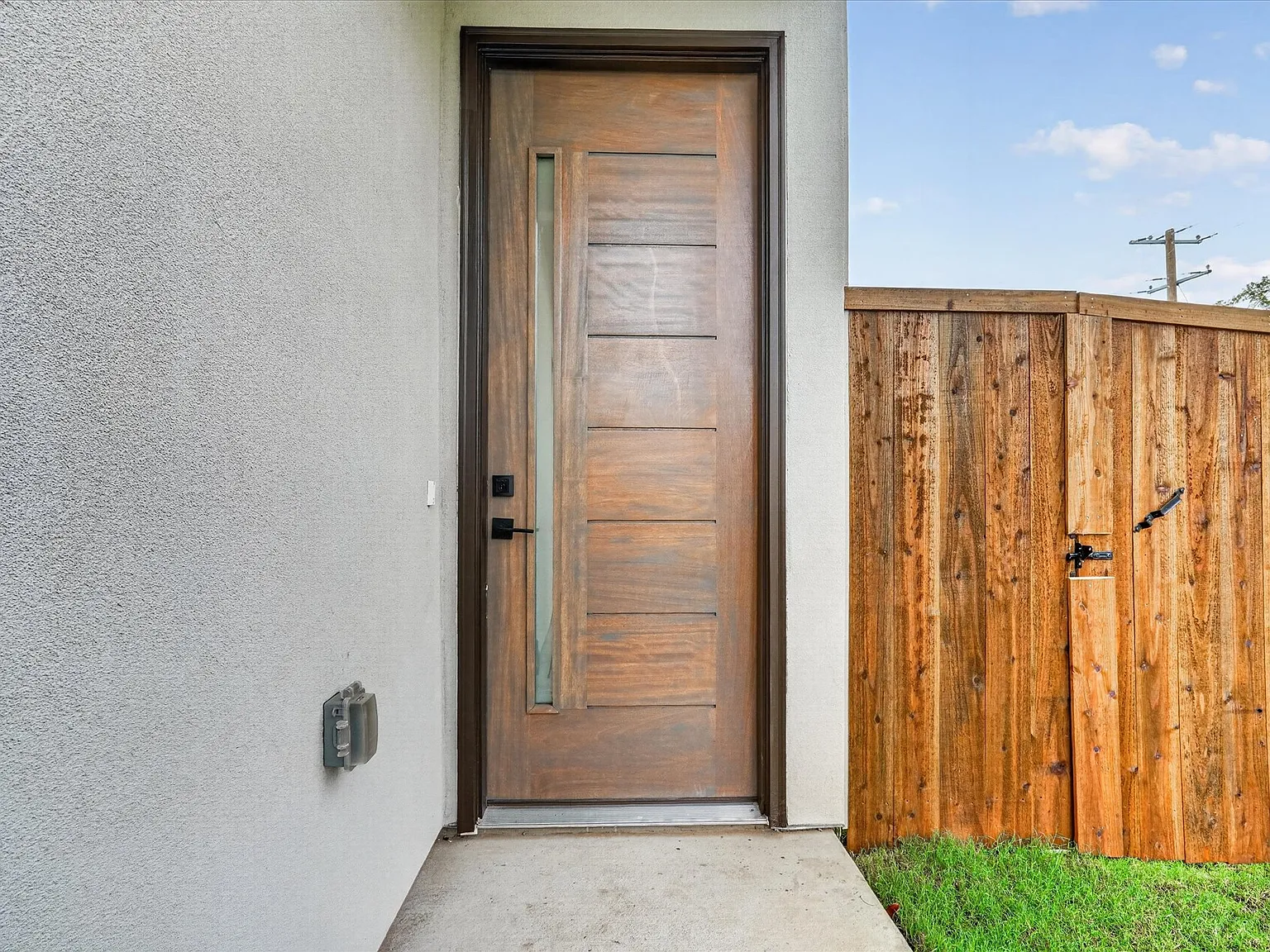 3 bed, 3.5 bath, 2123 sqft, $4,000 — Photo 4