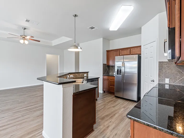 8011 Fieldstone Dr — Photo 8