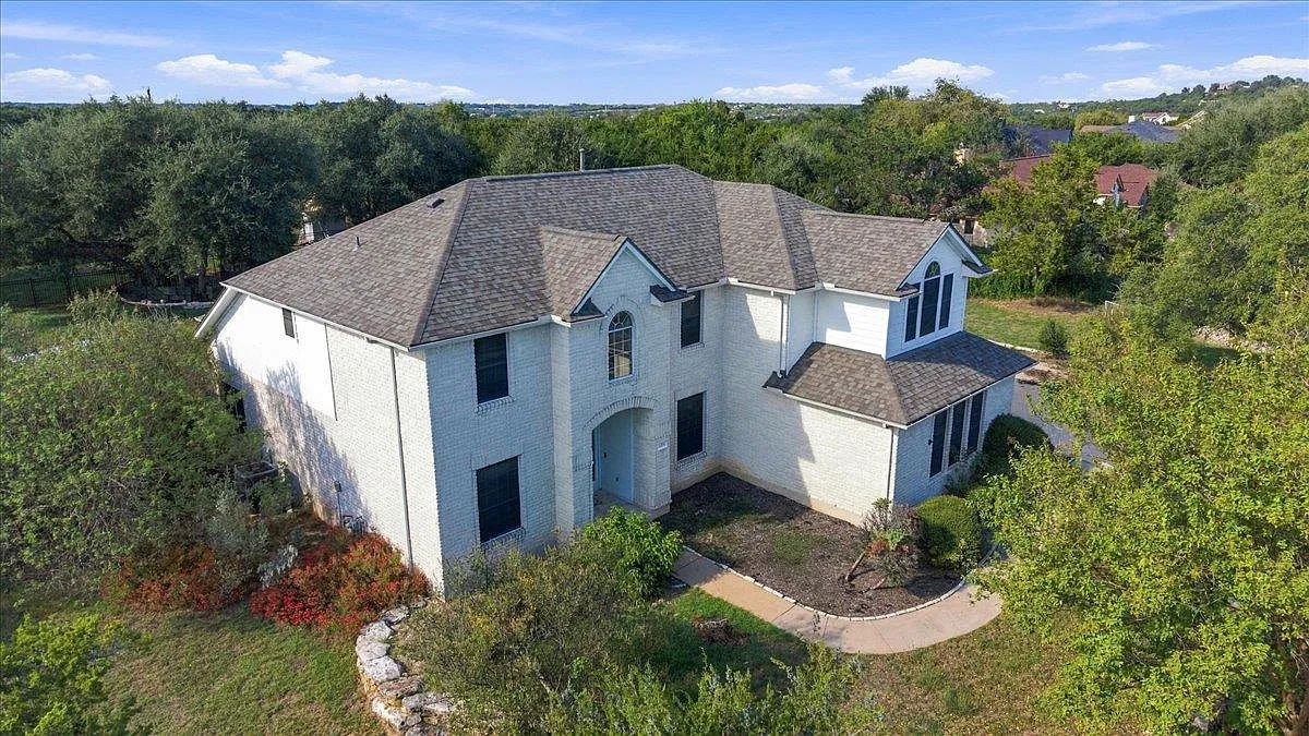 4 bed, 3.5 bath, 3171 sqft, $3,995 — Photo 3