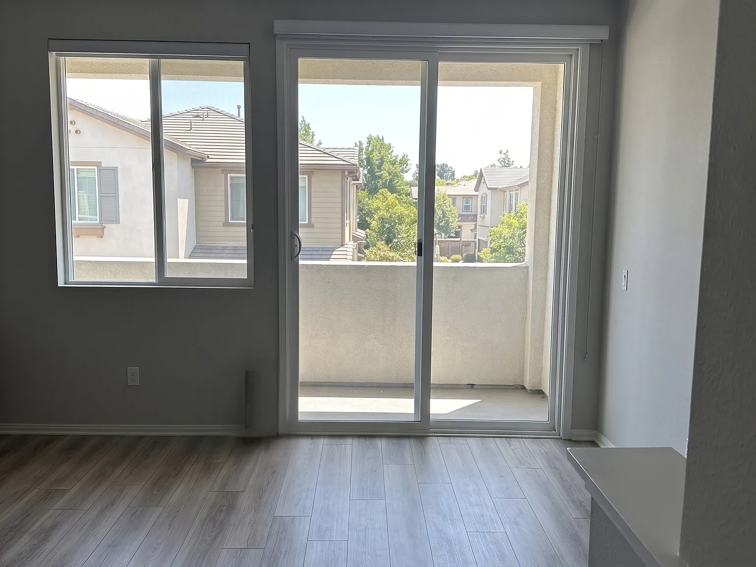 211 N Vincent Ave — Photo 3