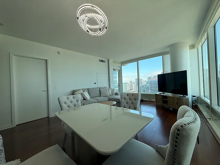 Spacious living/dining area