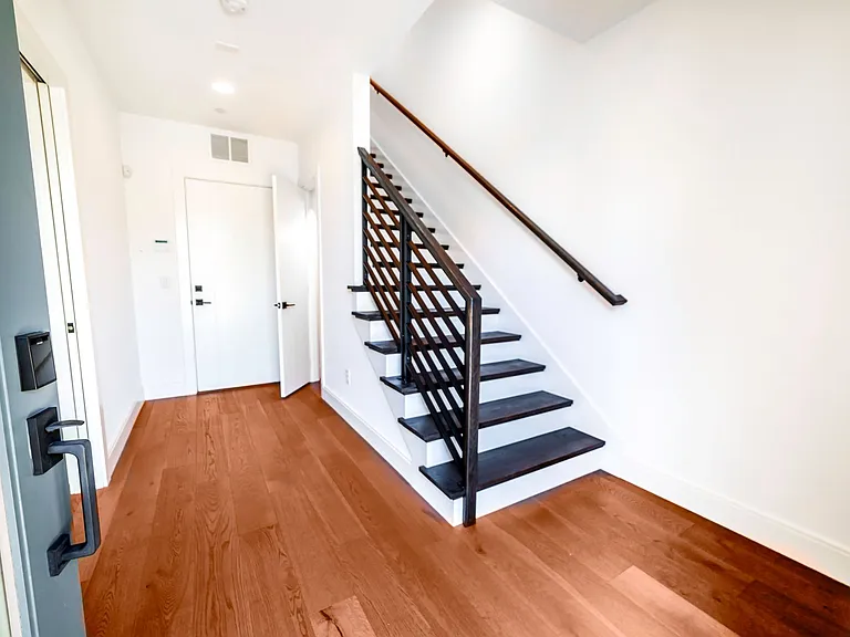 175 100th Ave NE — Photo 15