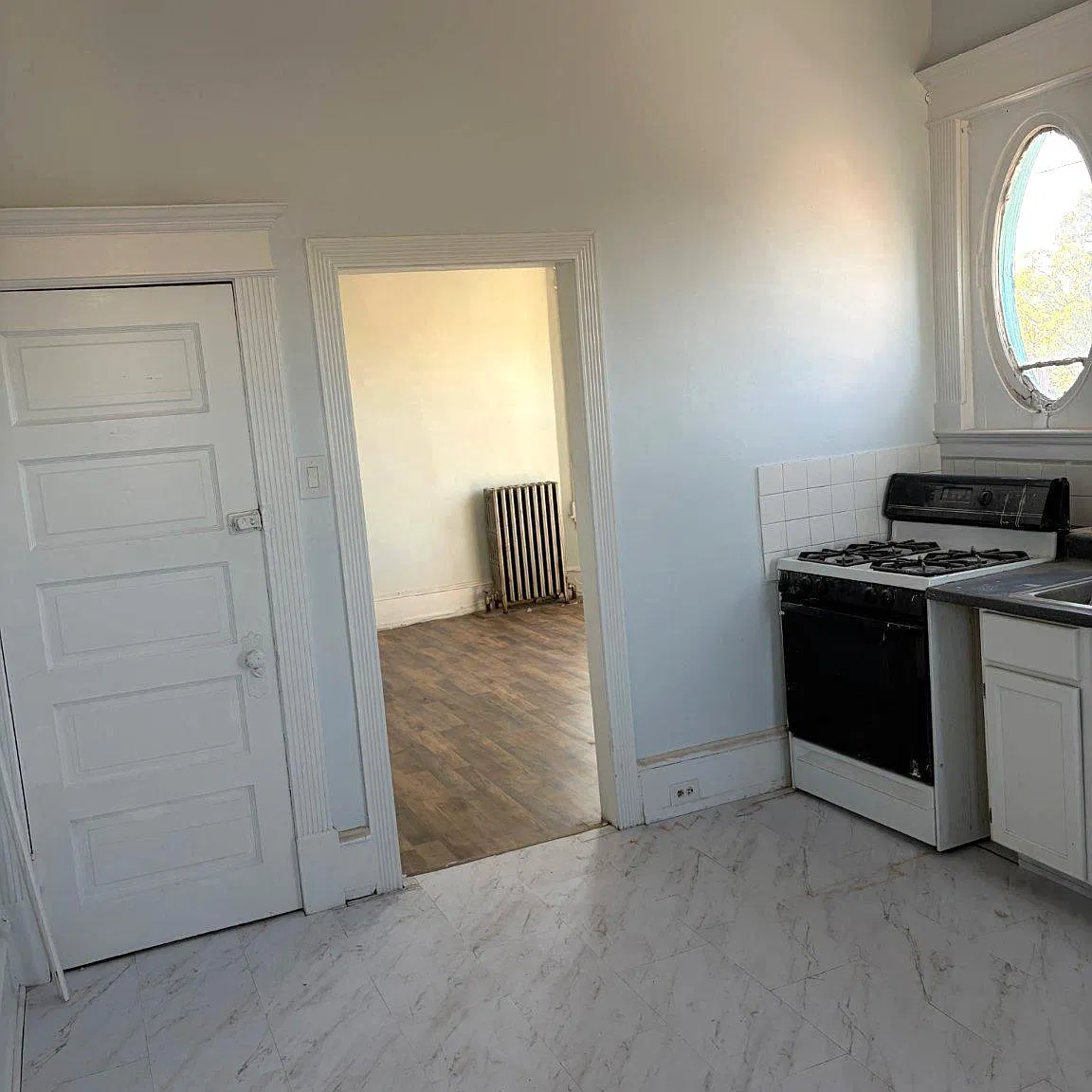 2 bed, 1.0 bath, 1600 sqft, $1,200 — Photo 4