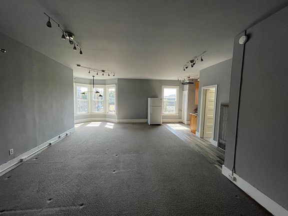 4th image of 2500 Clay St
