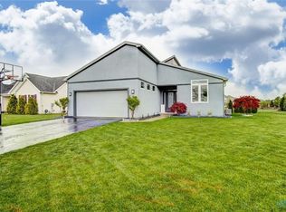 1980 Horseshoe Bend Dr, Perrysburg, OH 43551