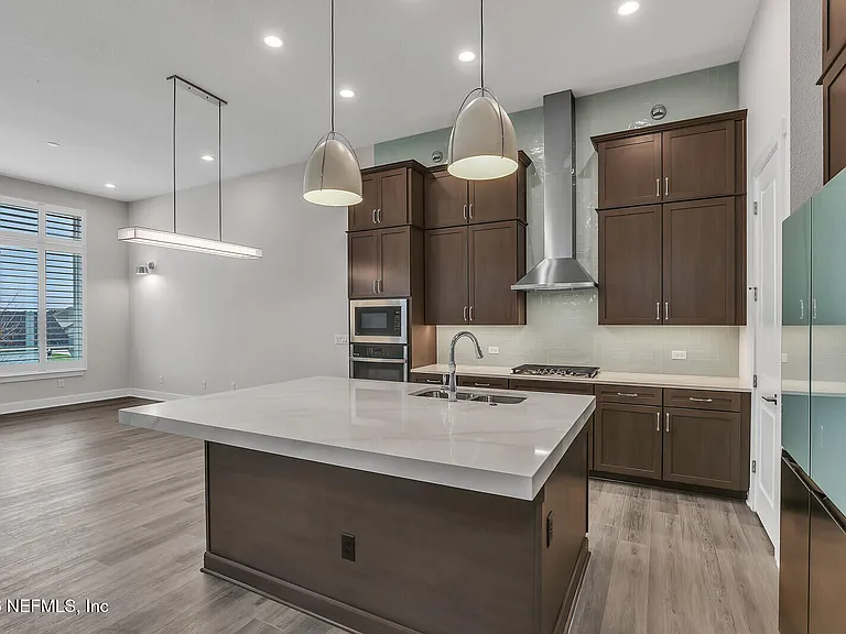 459 Crestview Dr — Photo 18