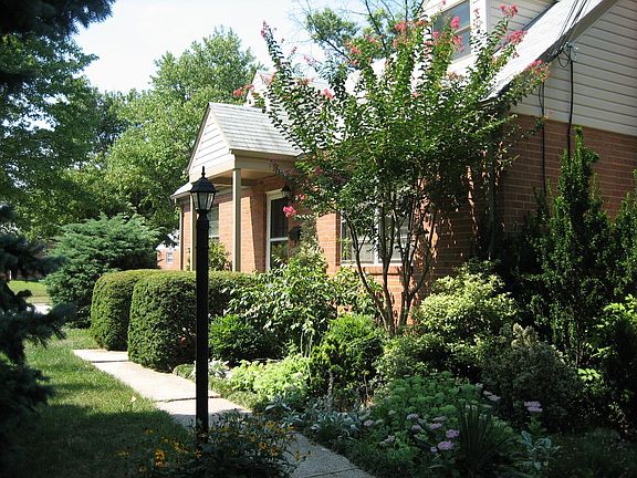 2nd image of 4511 Landgreen St