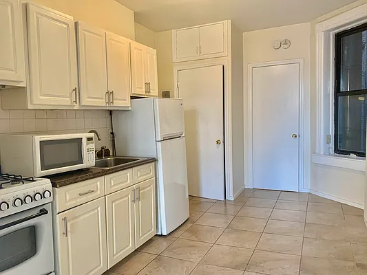 Rented by Oxford Property Group | media 3