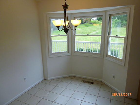 5th image of 3209 Roanoke Cir