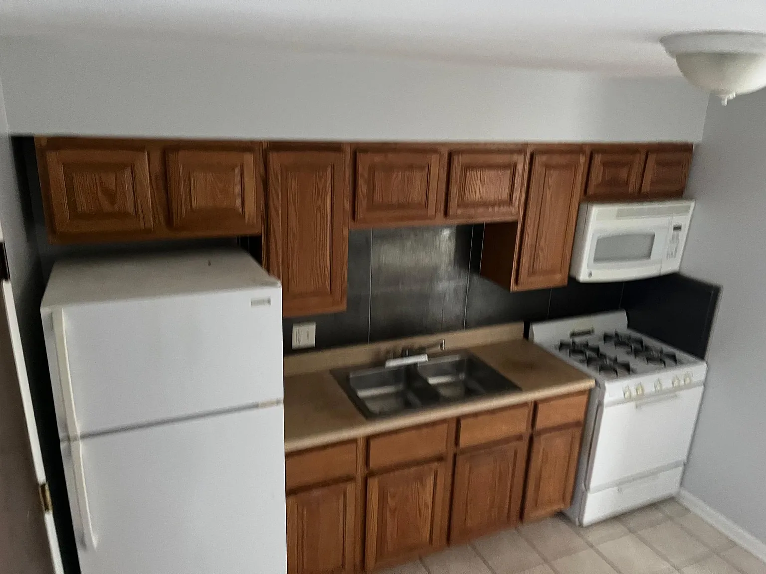 1 bed, 800 sqft, $1,085 — Photo 2