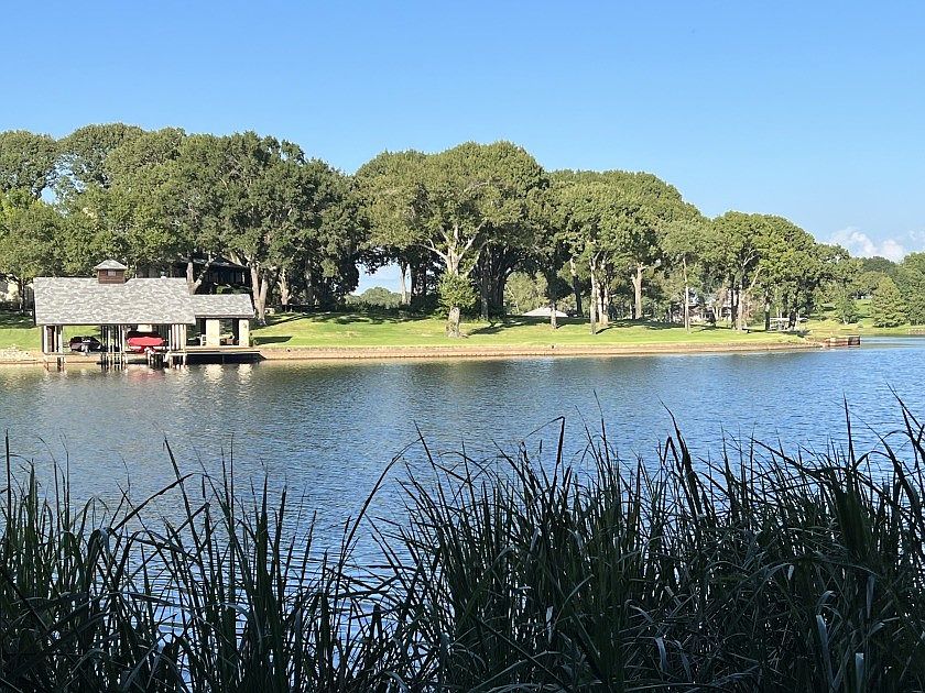 1st image of 7 Windward Point Way
