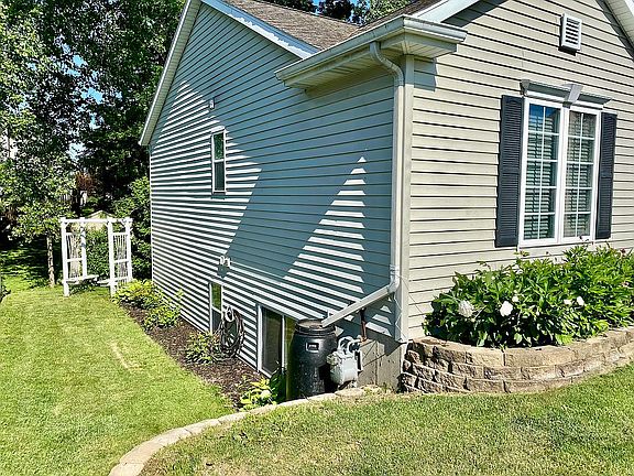 3rd image of 641 Avanti St NW