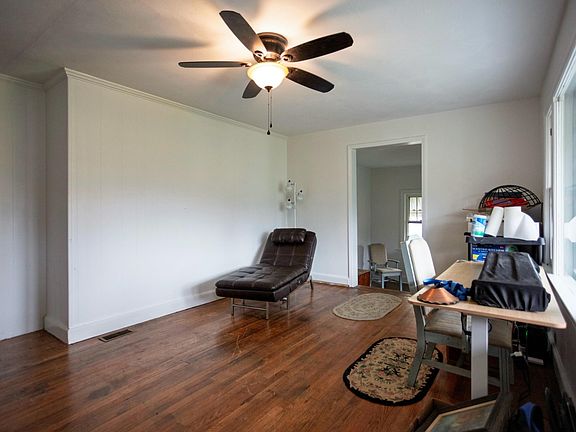 3rd image of 307 Elm Ave