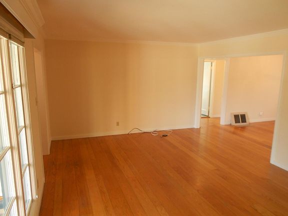 3rd image of 160 Wildwood Ave