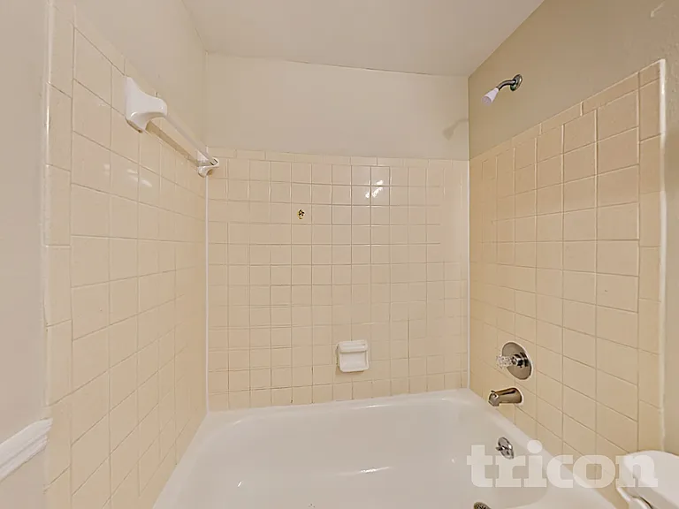 2308 Selkirk St — Photo 27