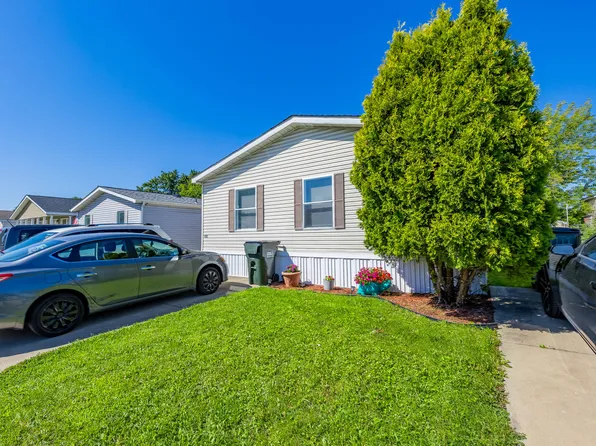 870 Victory Ln, Justice, IL 60458