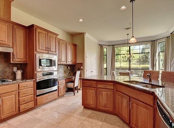 2nd image of 7800 Southwest Pkwy Unit 1913