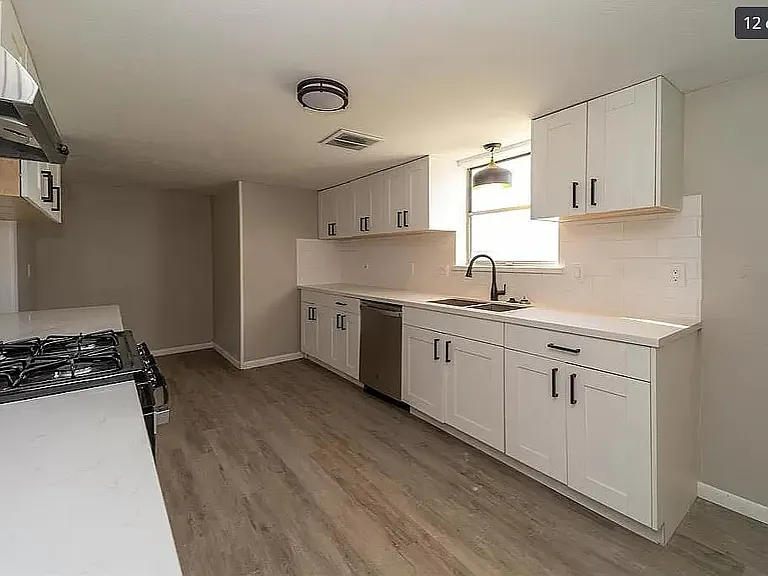 2712 Seattle St — Photo 2