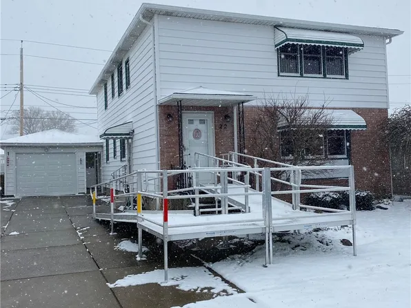 22 Rosemead Ln, Cheektowaga, NY 14227