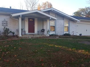 31 Oak Creek Dr, Saint Peters, MO