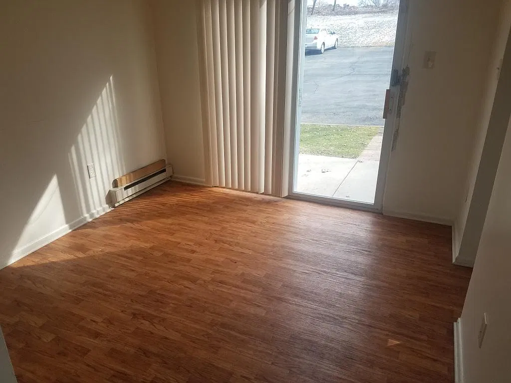 2 bed, 1000 sqft, $935 — Photo 3