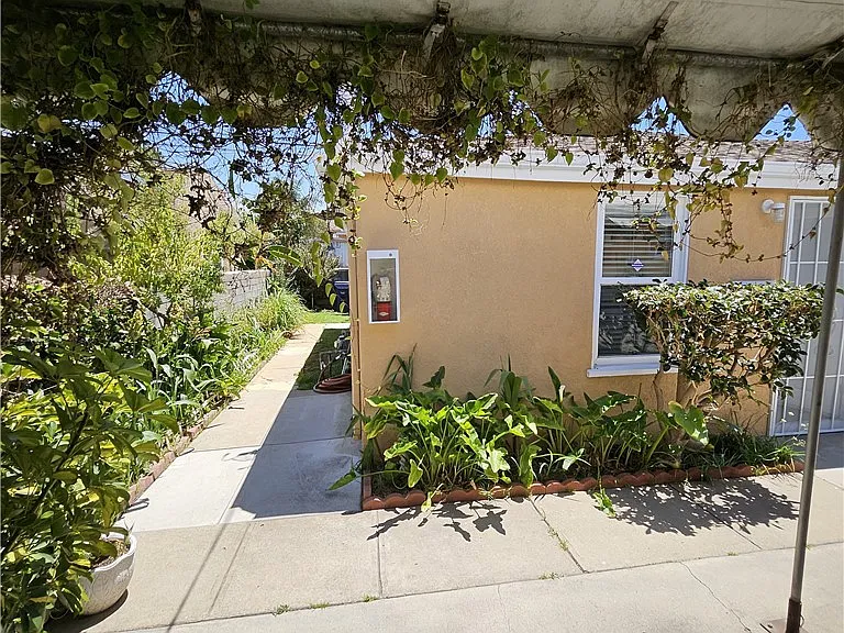 14914 S Denker Ave #1 — Photo 12
