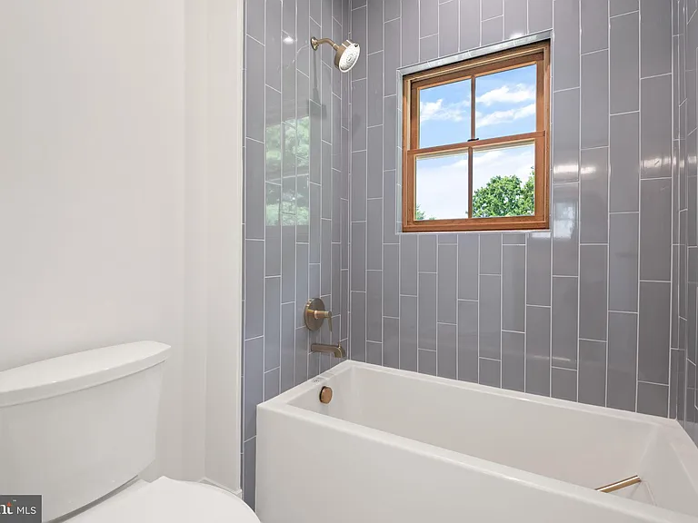 5022 Cathedral Ave NW — Photo 32