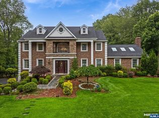 8 Oratam Rd, Saddle River, NJ 07458