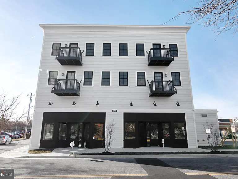 123 S Washington St #202 — Photo 2