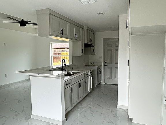 3rd image of 6686 Los Arboles
