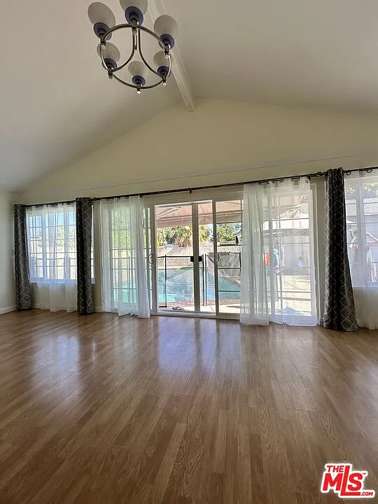 3 bed, 2.0 bath, 2044 sqft, $5,800 — Photo 3