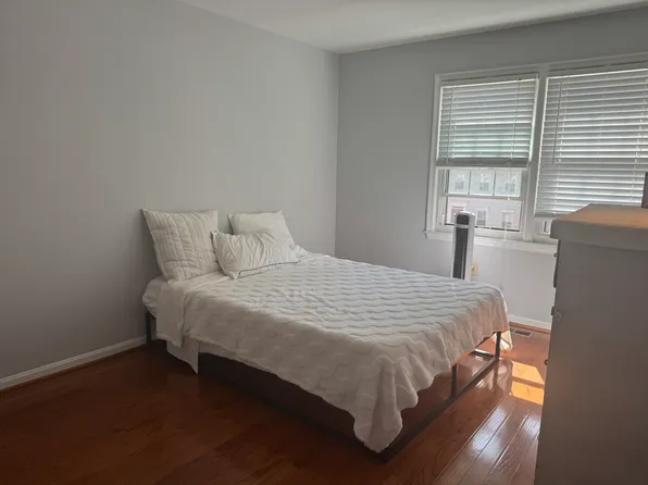 2883 Kelly Sq #1, Vienna, VA 22181