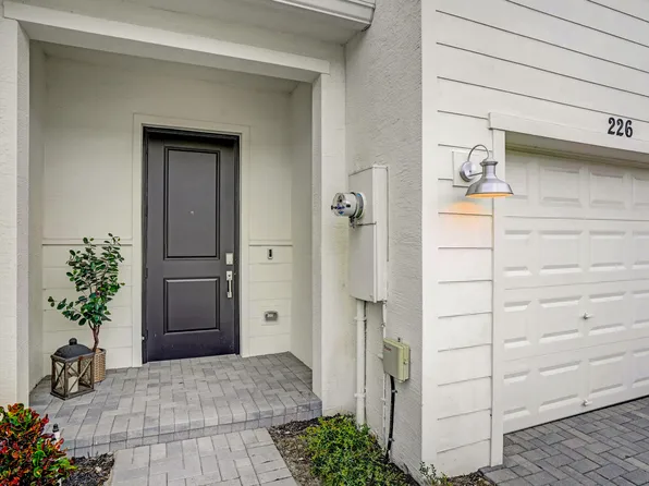 226 SE Woodbark Street, Port St Lucie, FL 34984