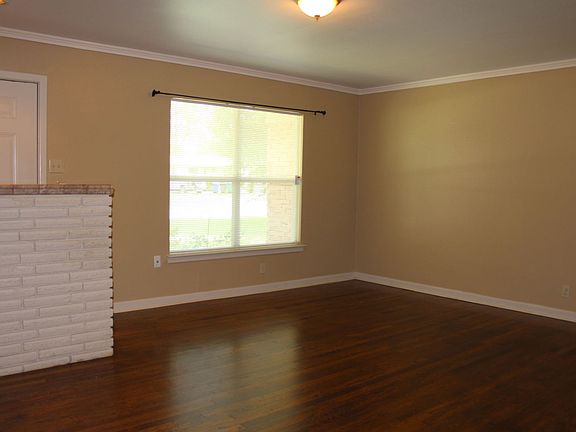 3rd image of 550 Radiance Ave