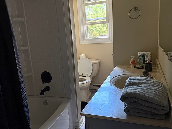 3rd image of 214 N 4th St #214