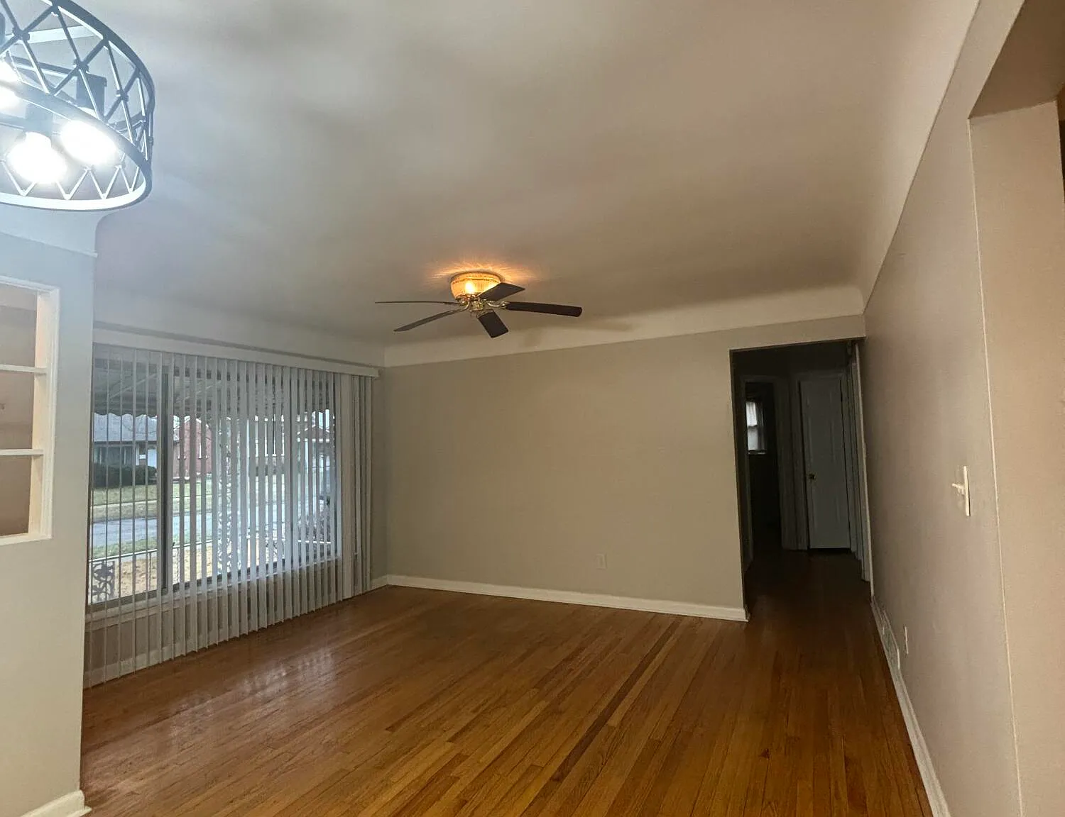 3 bed, 2.0 bath, 1281 sqft, $2,200 — Photo 4