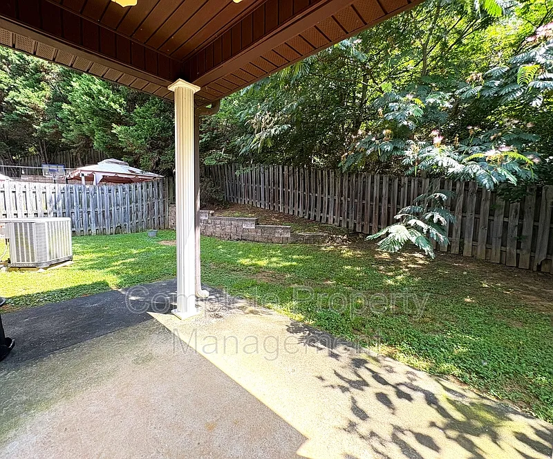 3 bed, 2.0 bath, 1545 sqft, $2,000 — Photo 3