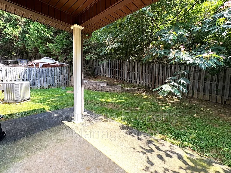 109 Oxmoor Place Cir — Photo 3