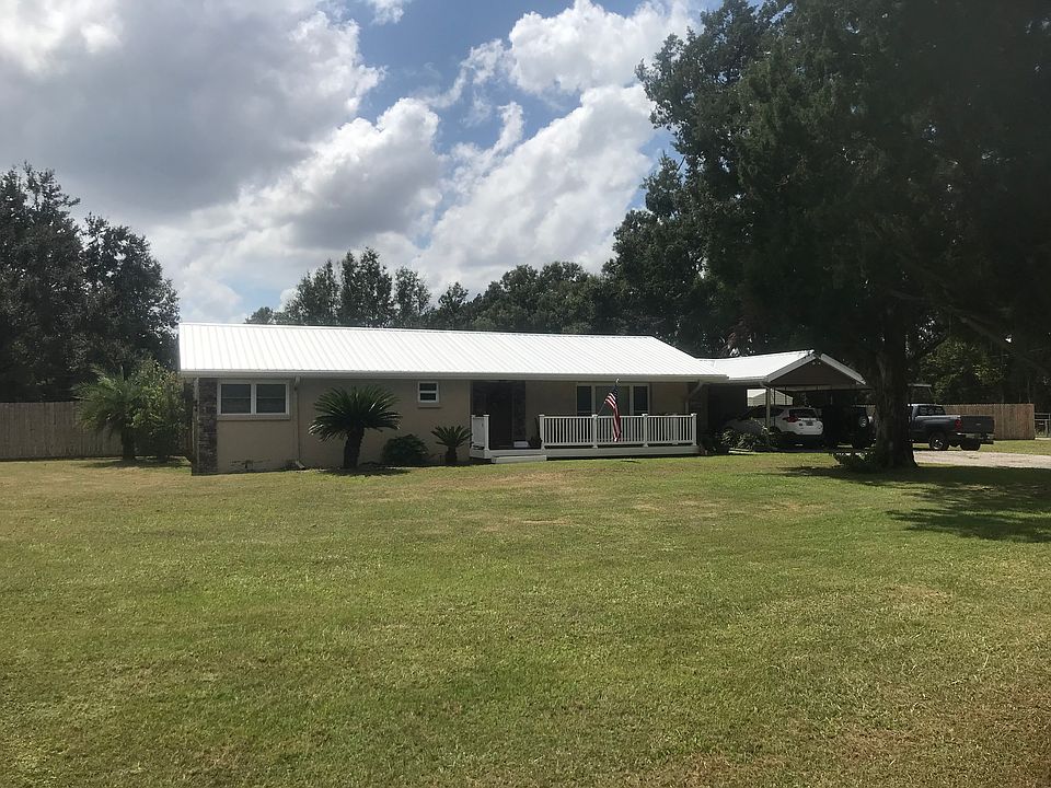 Front view of home