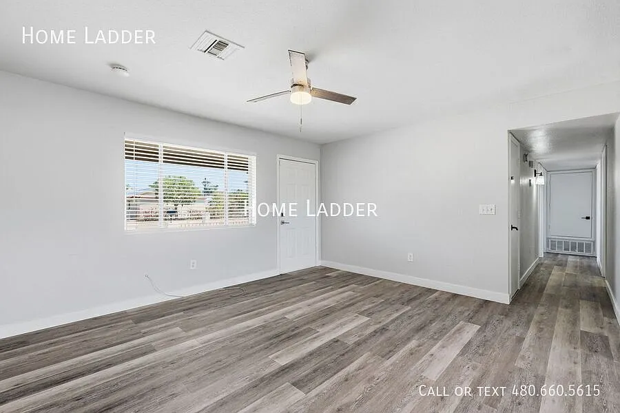 Modern 4BR Home with Upgraded Kitchen & Fenced Backyard — Photo 3