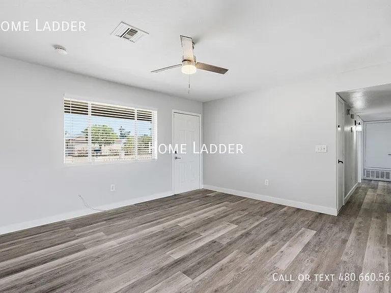 1125 E 1st St — Photo 3
