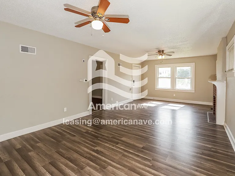 1472337_004_living_room_13925841.jpg
