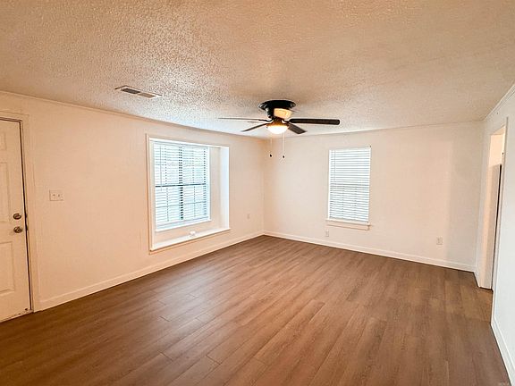 4th image of 506 E Academy Ave